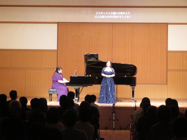 乃村八千代 (ソプラノ）久保千尋(ピアノ) 演奏風景写真
