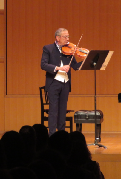 ザザ・ゴグア） 演奏風景写真